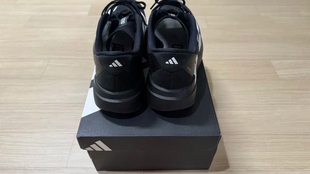 あたたかい アディダス アディゼロ エボ SL ブラック 洗練された