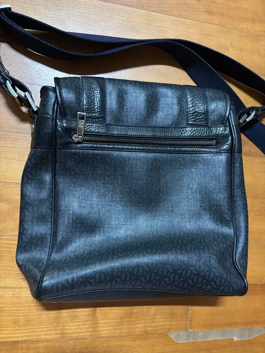 クオーツ レザー