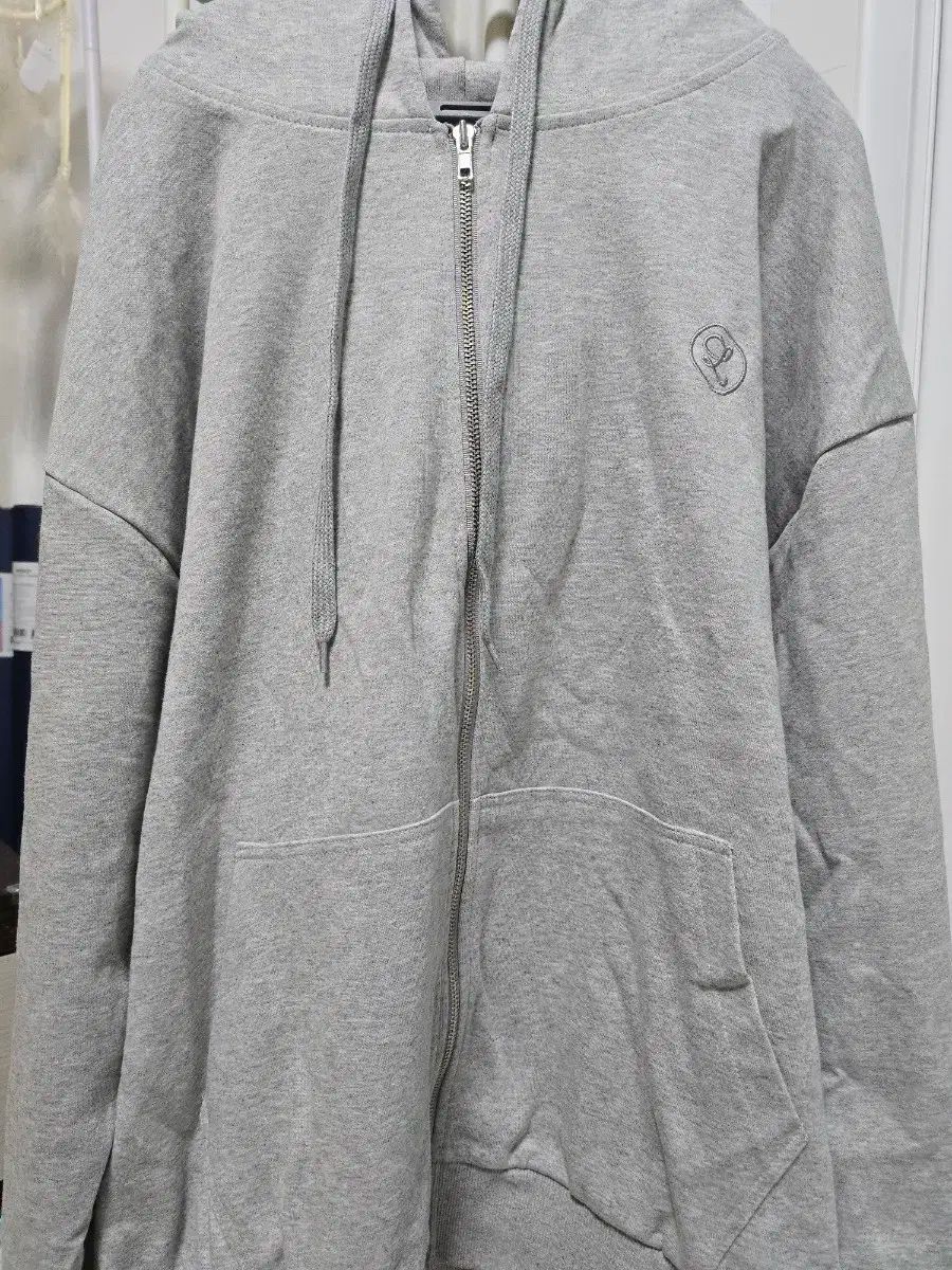 IVE イソ フーディー ジップアップ MD