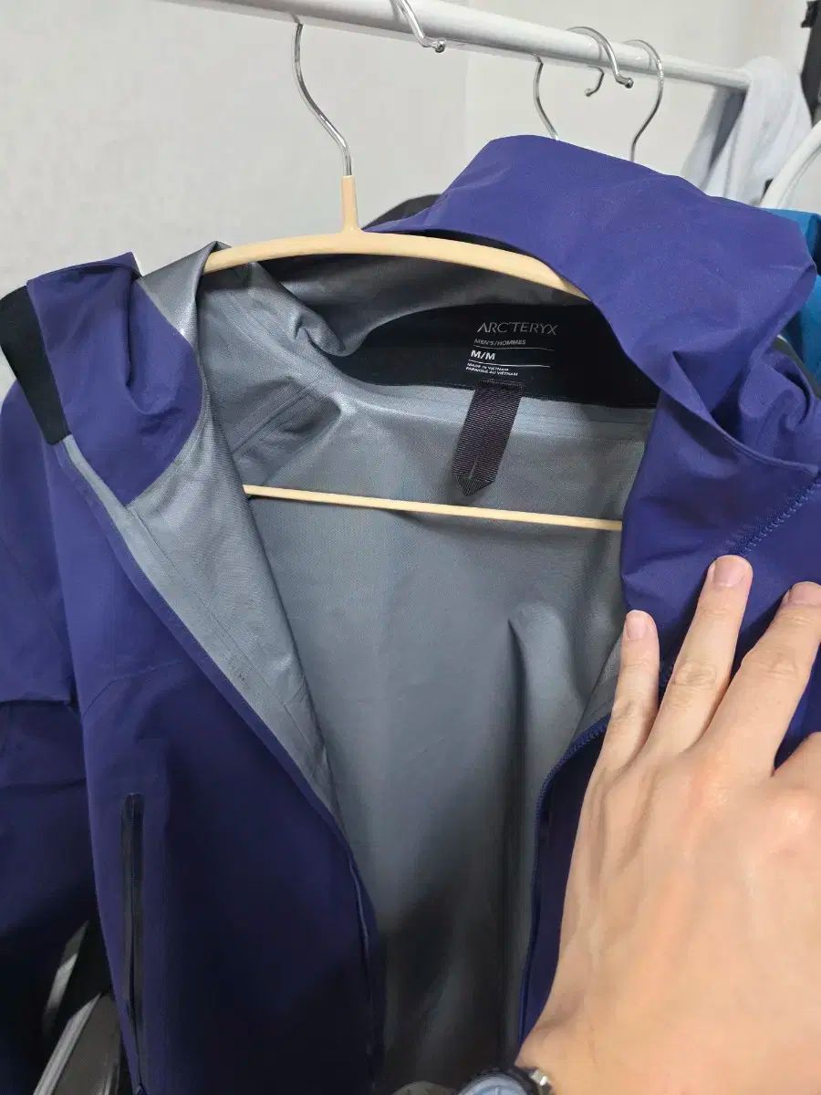 ARC TERYX アークテリクス ベータ ジャケット メンズ Mサイズ PURPLE パープル です 紫 SOUL ソウル ソニック OLIVEOS_COM_TR