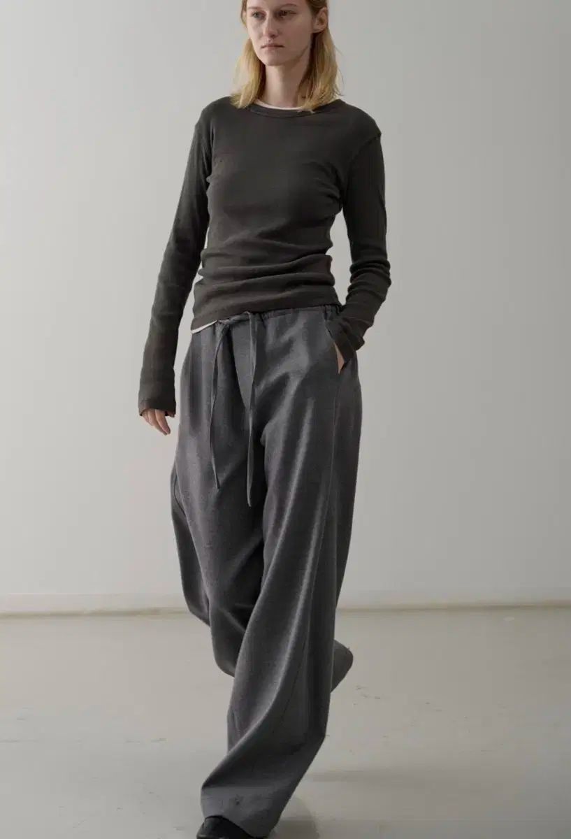 FACADE PATTERN ワイド カーブ パンツ チャコール xs