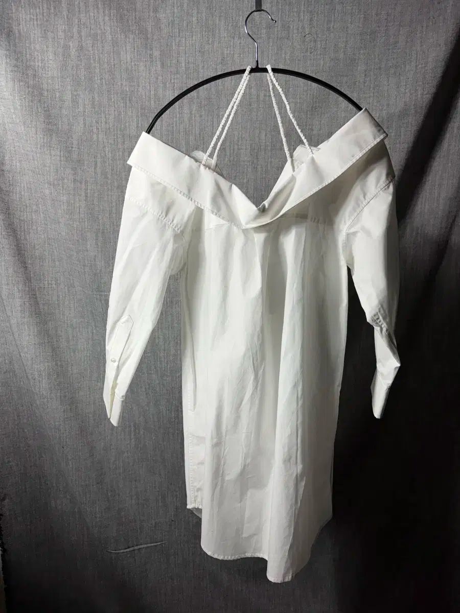 シャツ オフショルダー