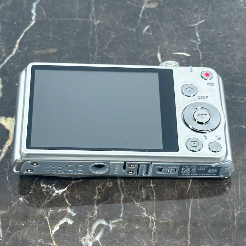 超美品】CASIO EXILIM EX-ZS30 Free! コラボモデル 2010万画素 光学6倍