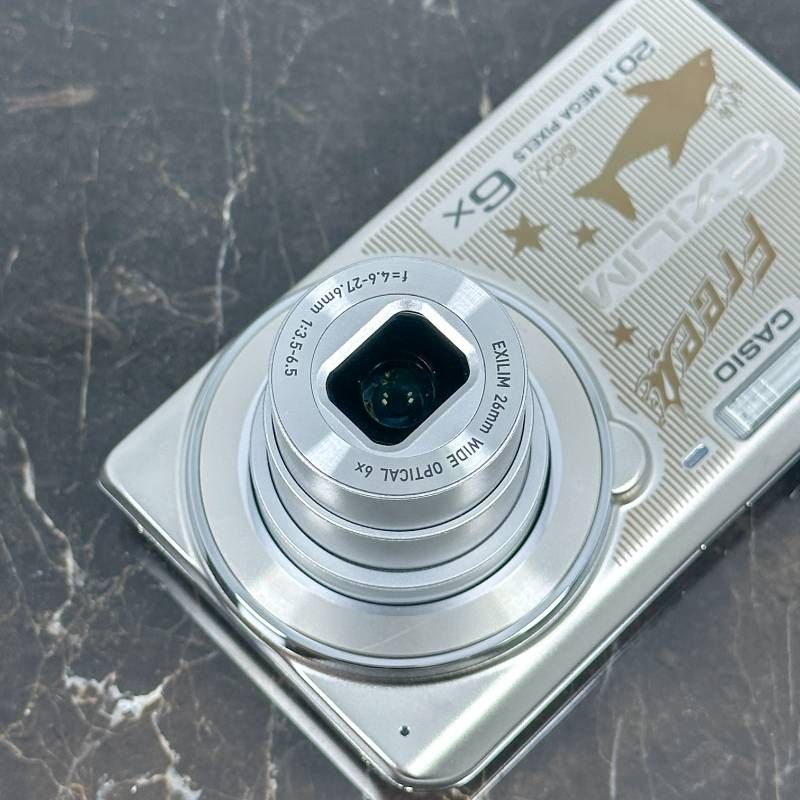 超美品】CASIO EXILIM EX-ZS30 Free! コラボモデル 2010万画素 光学6倍