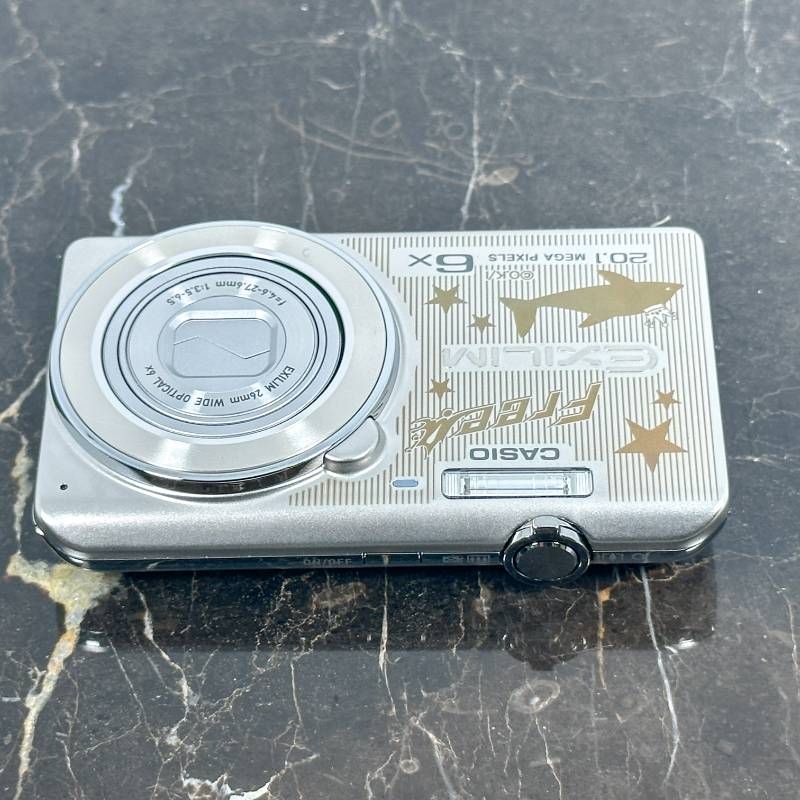 超美品】CASIO EXILIM EX-ZS30 Free! コラボモデル 2010万画素 光学6倍