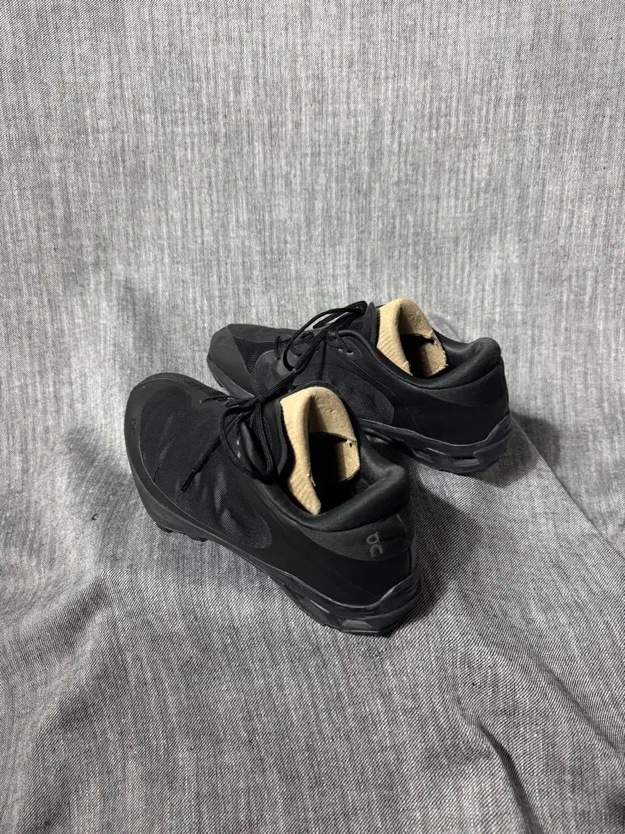 単ランニングXパフ クラウドベンチ