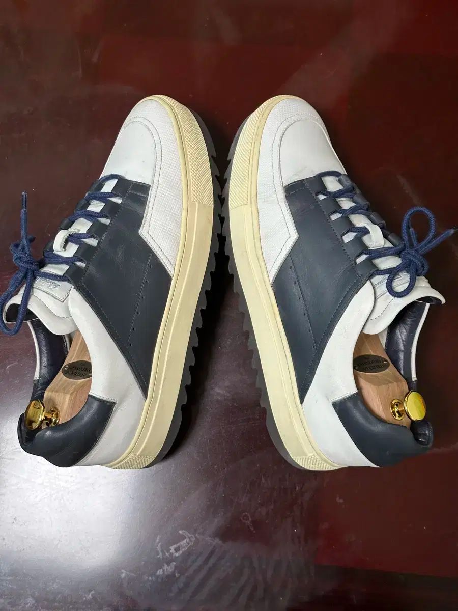 スニーカー スニーカー