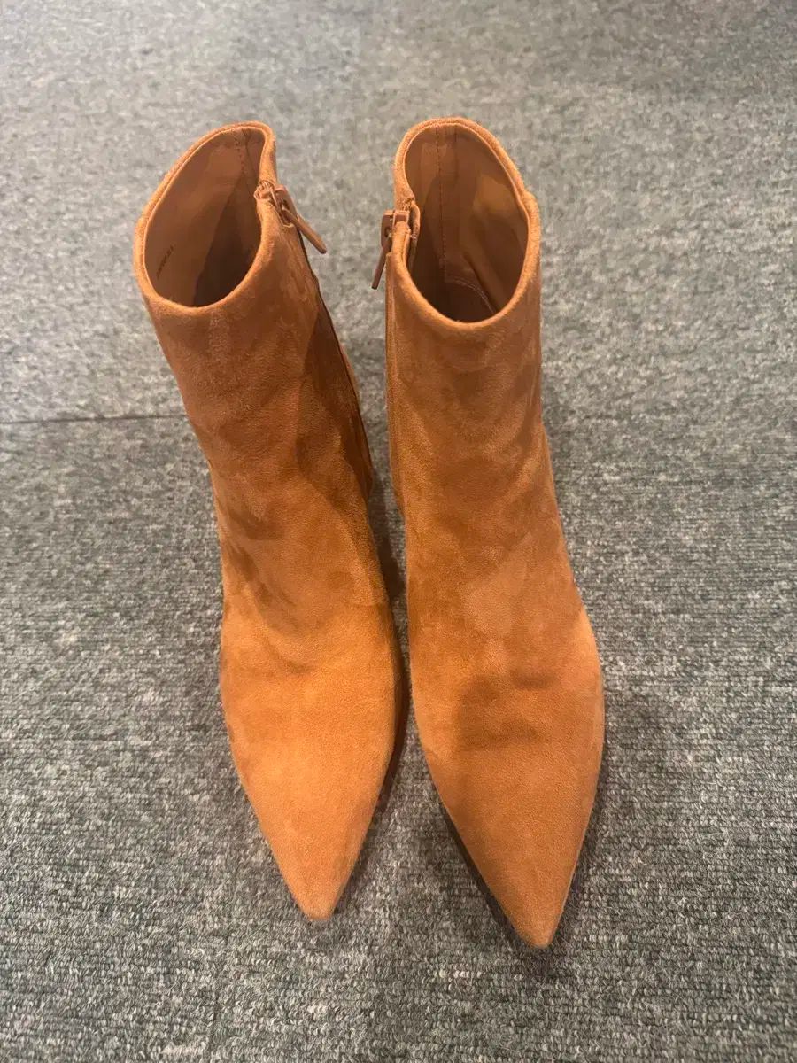 Vince スウェード アンクル ブーツ