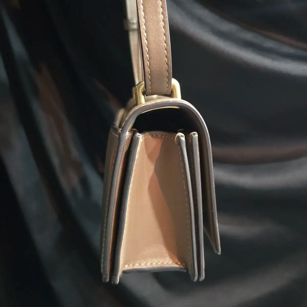 クロスボディーバッグ