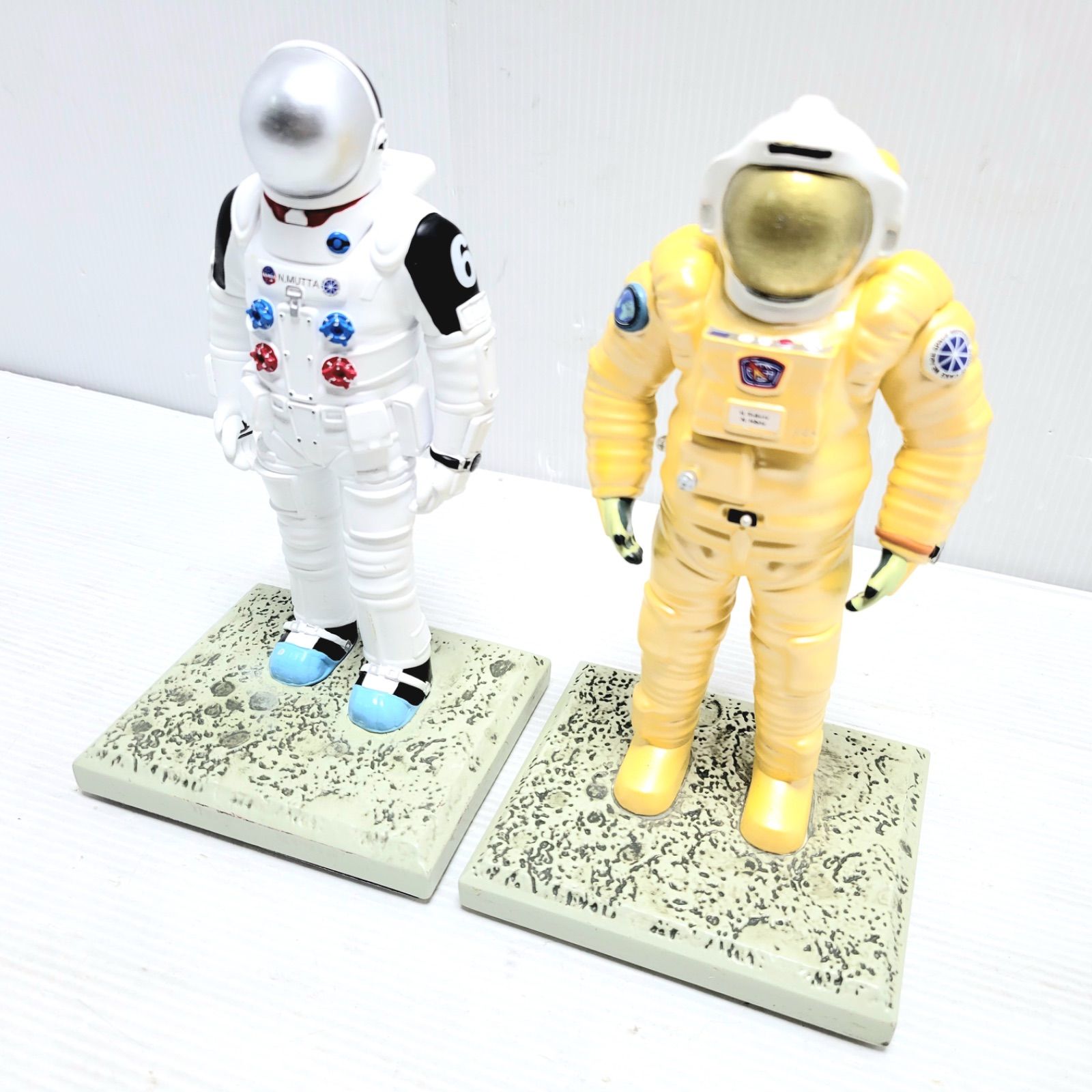 宇宙兄弟 ブックエンド 1666体限定 ブックスタンド - メルカリ