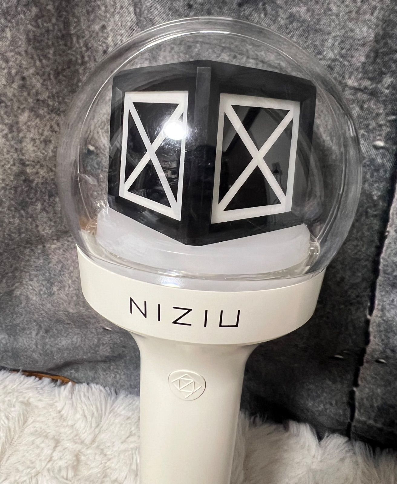 NiziU ペンライト ホワイト 充電器付き - メルカリ