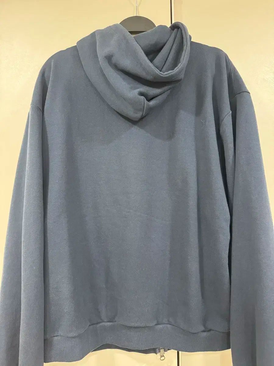 イアルティーアル フードジップアップ L