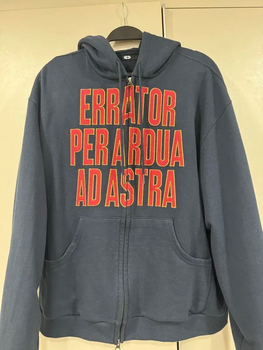 イアルティーアル フードジップアップ L