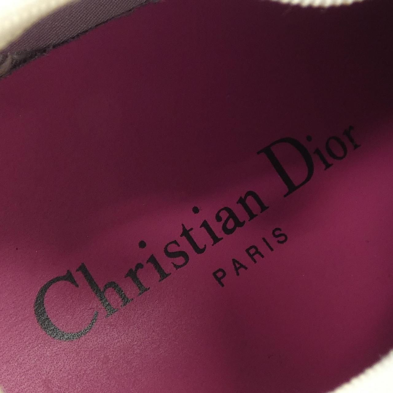 DIOR