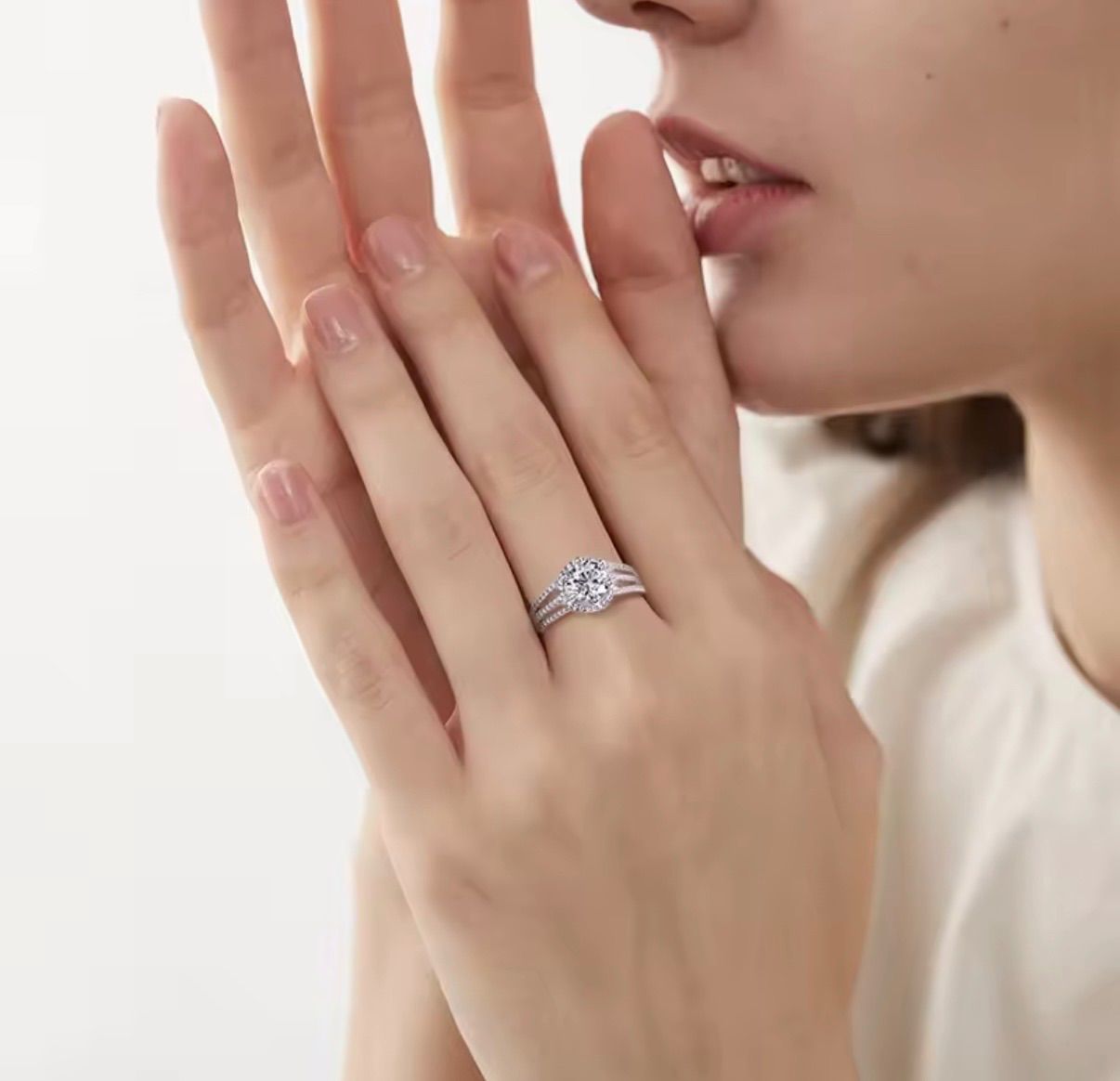 大粒 2ct モアサナイト エメラルド Pt950 リング 高級感溢れる輝き 大粒 2ct モアサナイト エメラルド Pt950 リング 高級感溢れる輝き