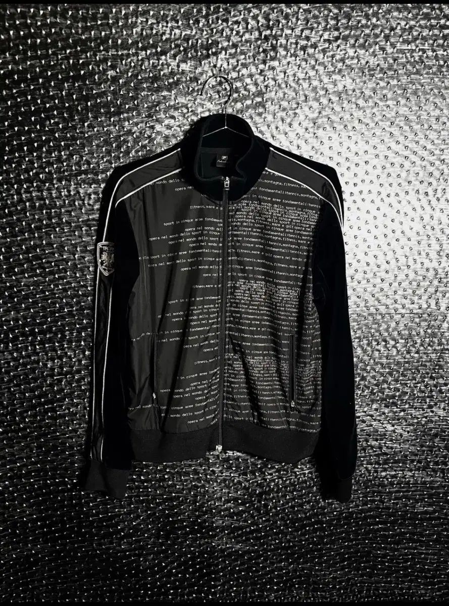 FILA テキスト ツアーベルベットジップアップ