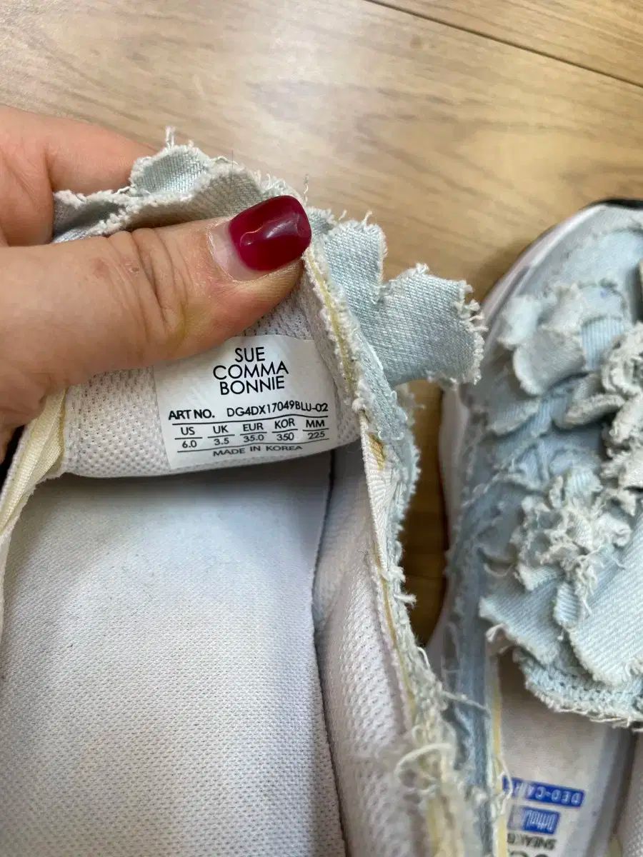  SUECOMMA BONNIE シューコンマボニー フラワー装飾 デニム スニーカーです - SCB スニーカー Ort フラットシューズ バレエシューズ パンプス