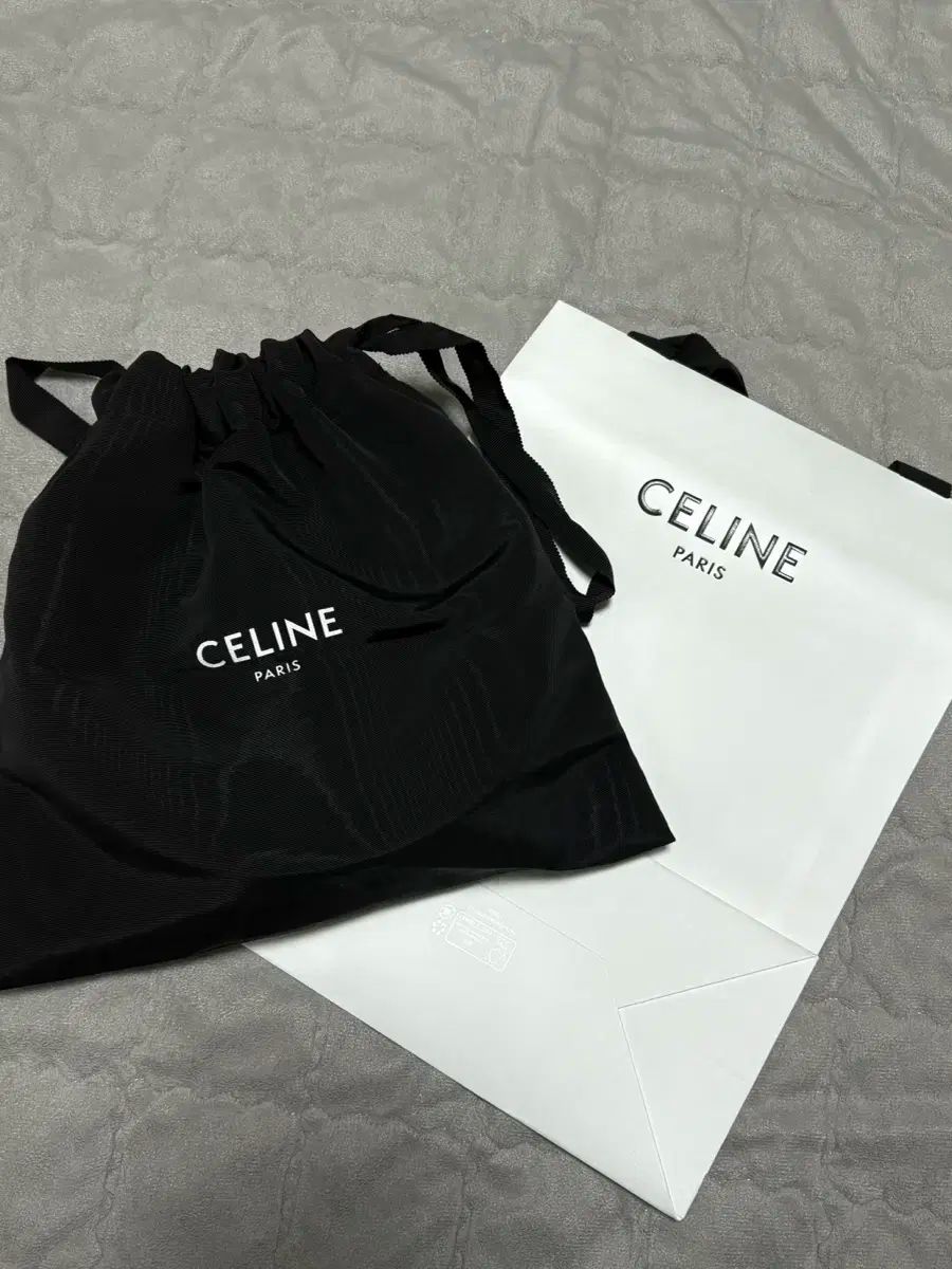 ラージ セリーヌ 퀴르 トリオンフ オーヴァルバッグ ラージ オーヴァルパール ブラック