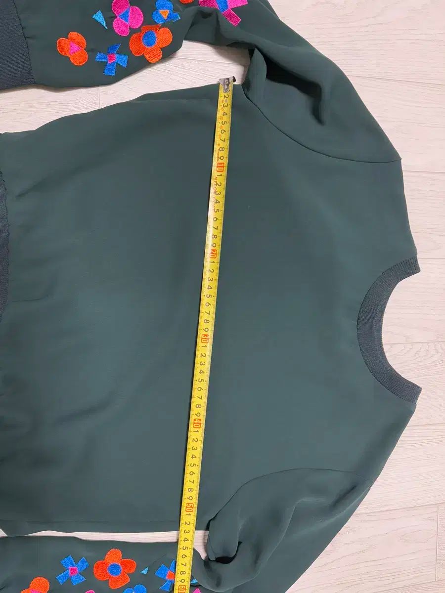 LUCKY CHOUETTE ラッキーシュエトゥ 刺繍 トップス