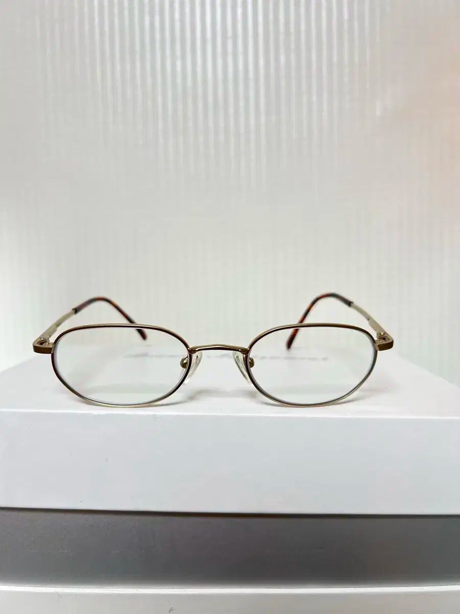 イタリア製 金縁メガネフレーム 小さめメガネフレーム