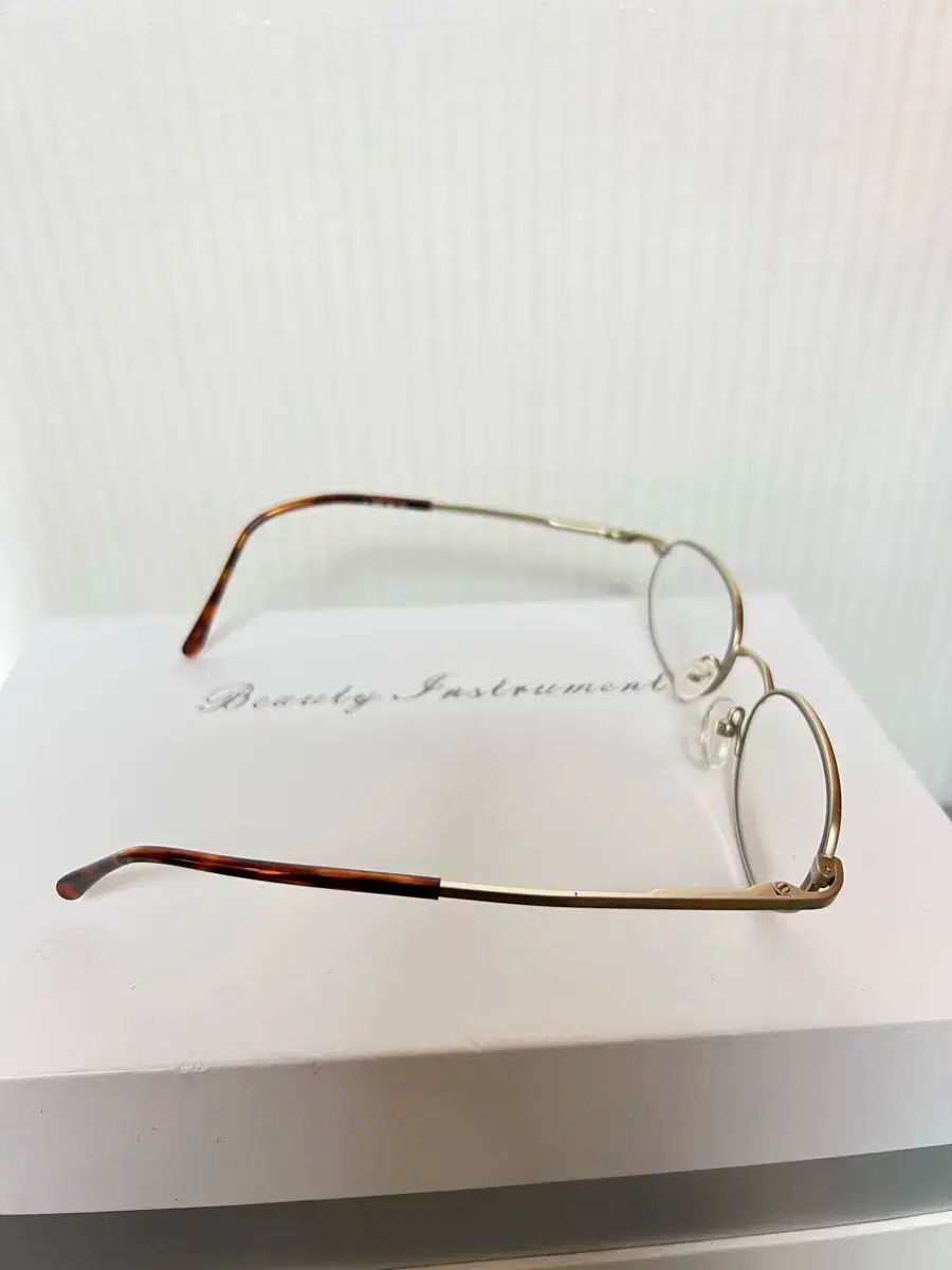 イタリア製 金縁メガネフレーム 小さめメガネフレーム