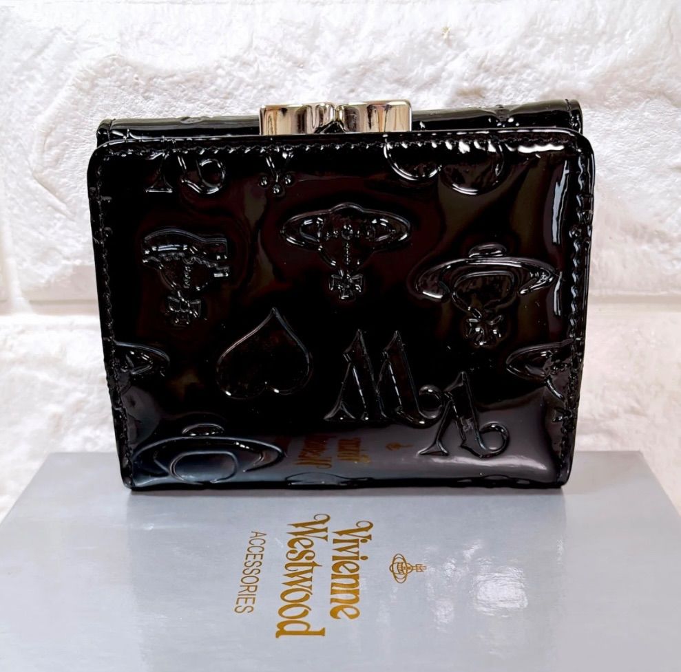 内側に素敵な柄あり🤍新登場】Vivienne Westwood 3つ折り財布 エナメル