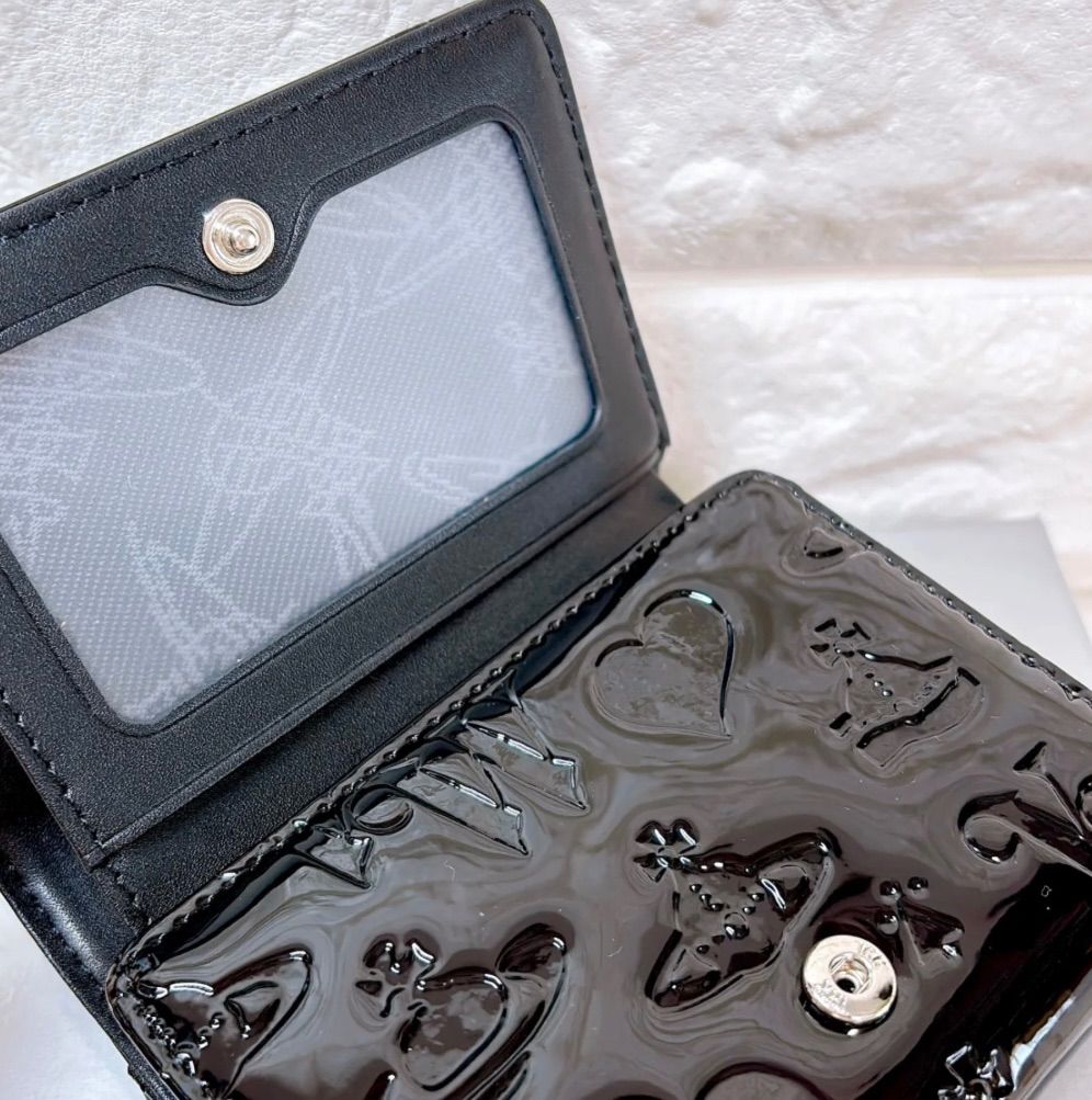 内側に素敵な柄あり?新登場】Vivienne Westwood 3つ折り財布 エナメル