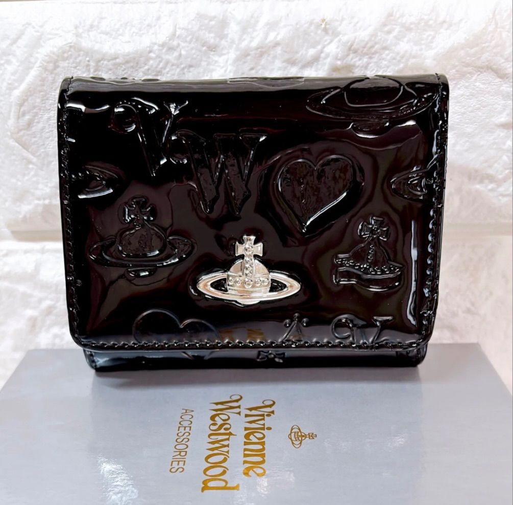 内側に素敵な柄あり 新登場 Vivienne Westwood 3つ折り財布 エナメル ブラック