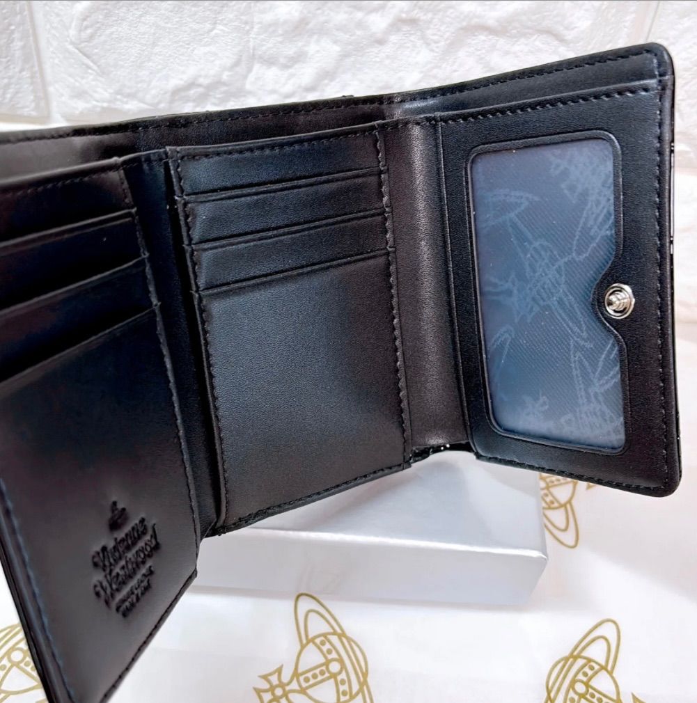 【内側に素敵な柄つき‎✨️】Vivienne Westwood 3折財布 エナメル 内側に素敵な柄つき‎✨️】Vivienne Westwood 3折財布 エナメル