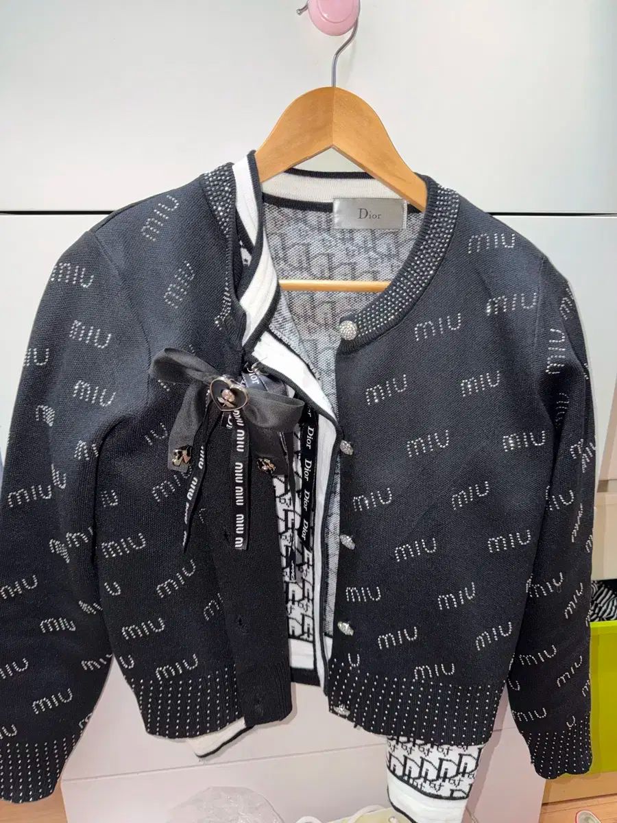 ミュウミュウ キュービック カーディガン ディオール カーディガン ロゴ カーディガン ブラック Free