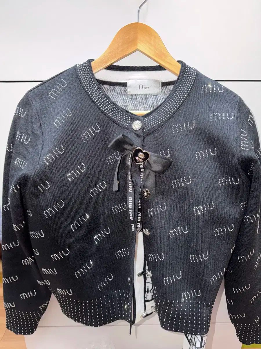 ミュウミュウ キュービック カーディガン ディオール カーディガン ロゴ カーディガン ブラック Free