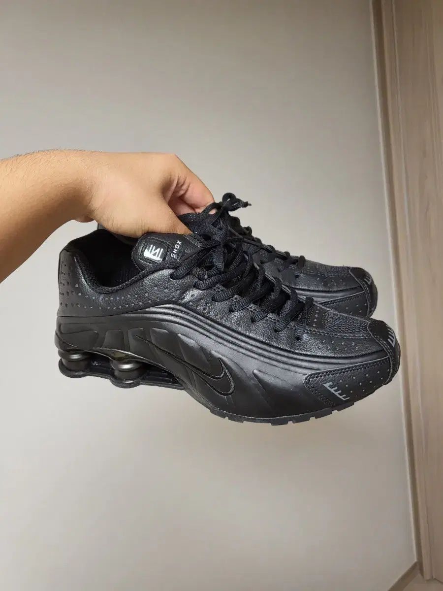 ナイキ ショックス r4 ブラック 280