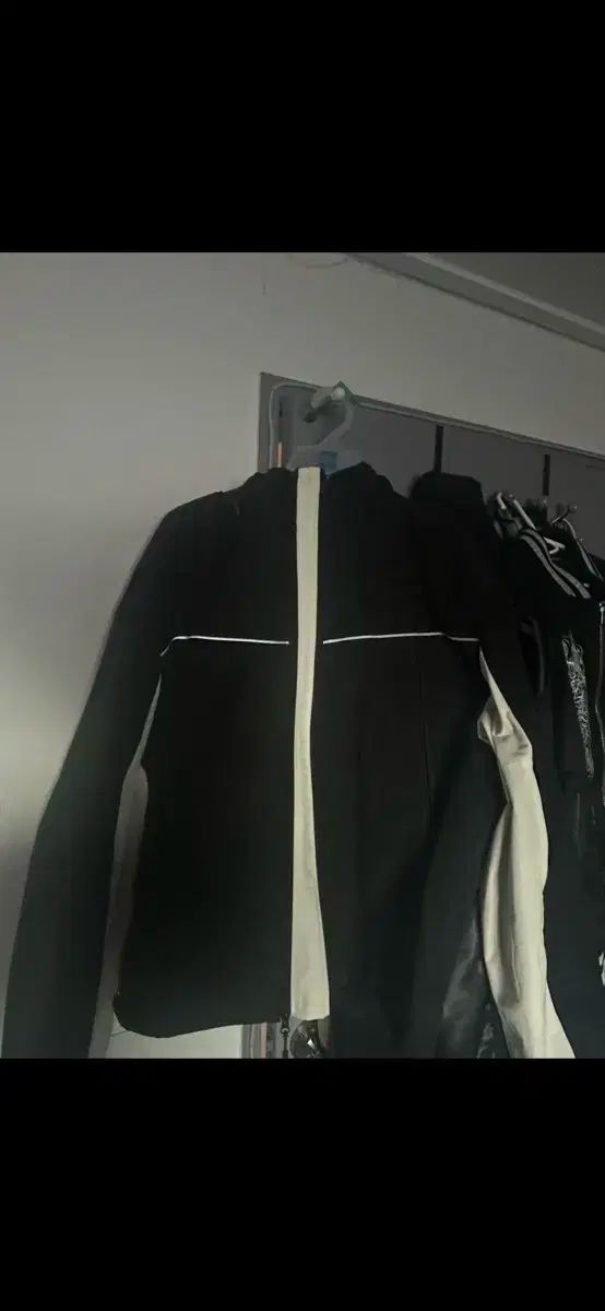 アナザーユース ウィンドブレーカー