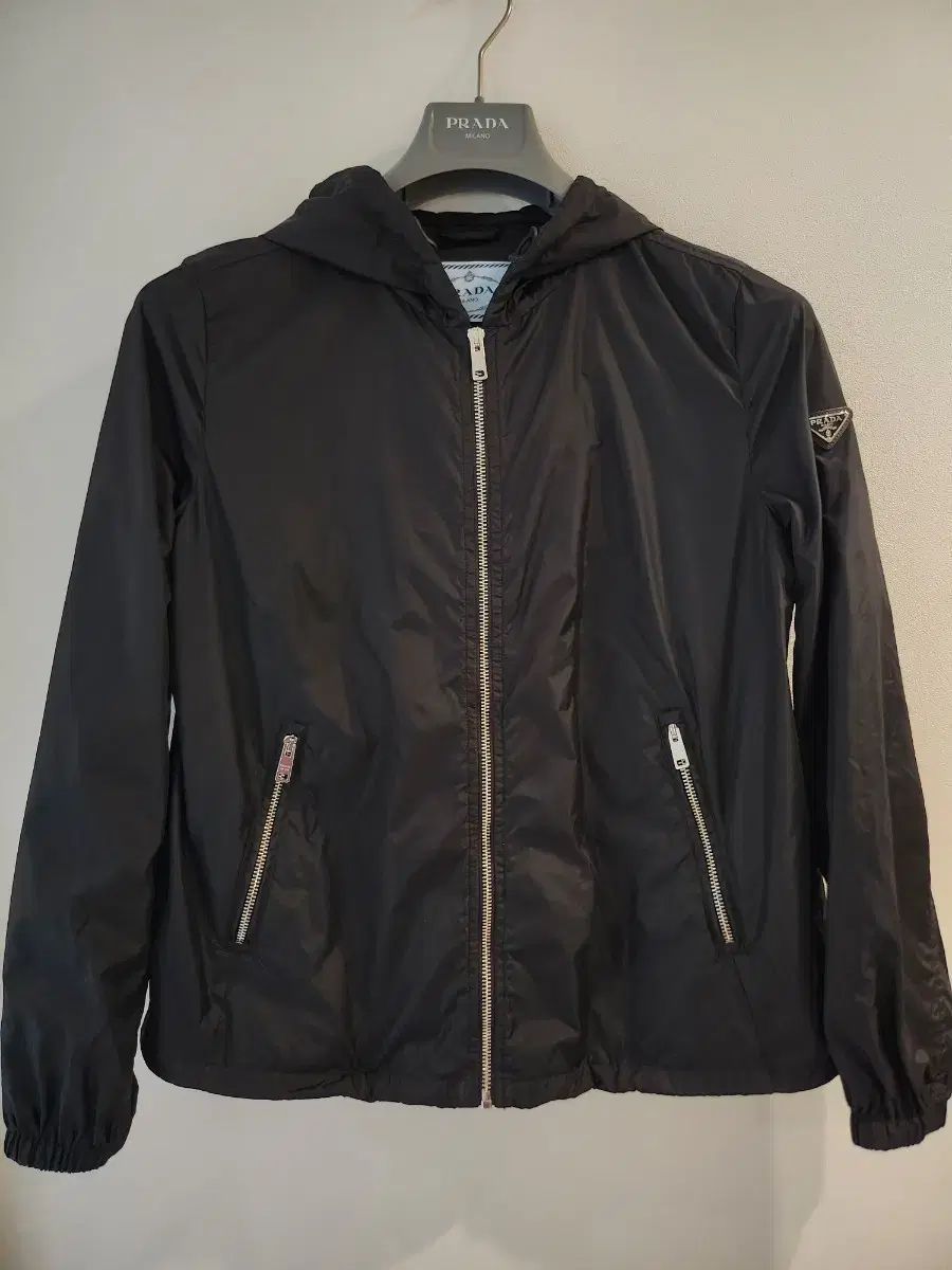 PRADA プラダ ブラック フード レディース ウィンドブレーカー