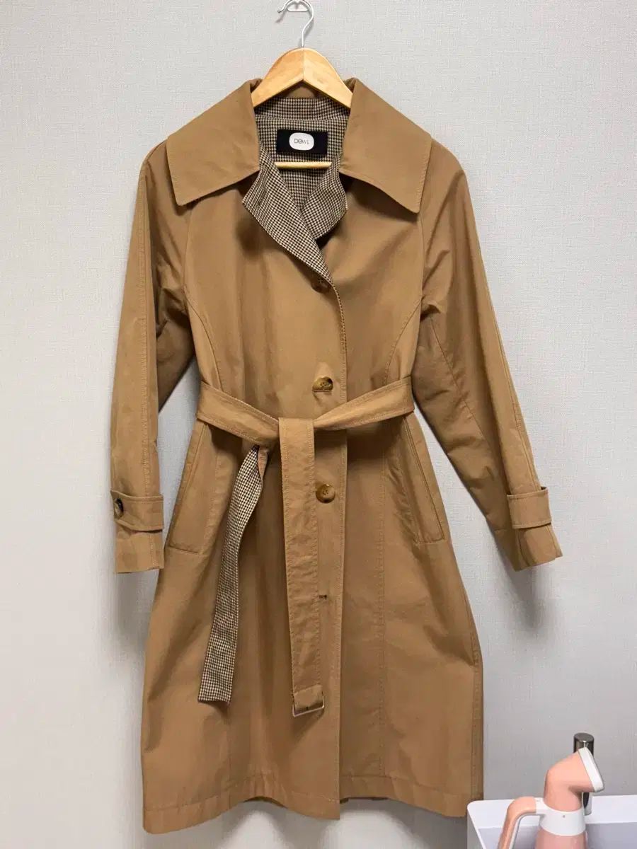 DEWL ベージュトレンチコート