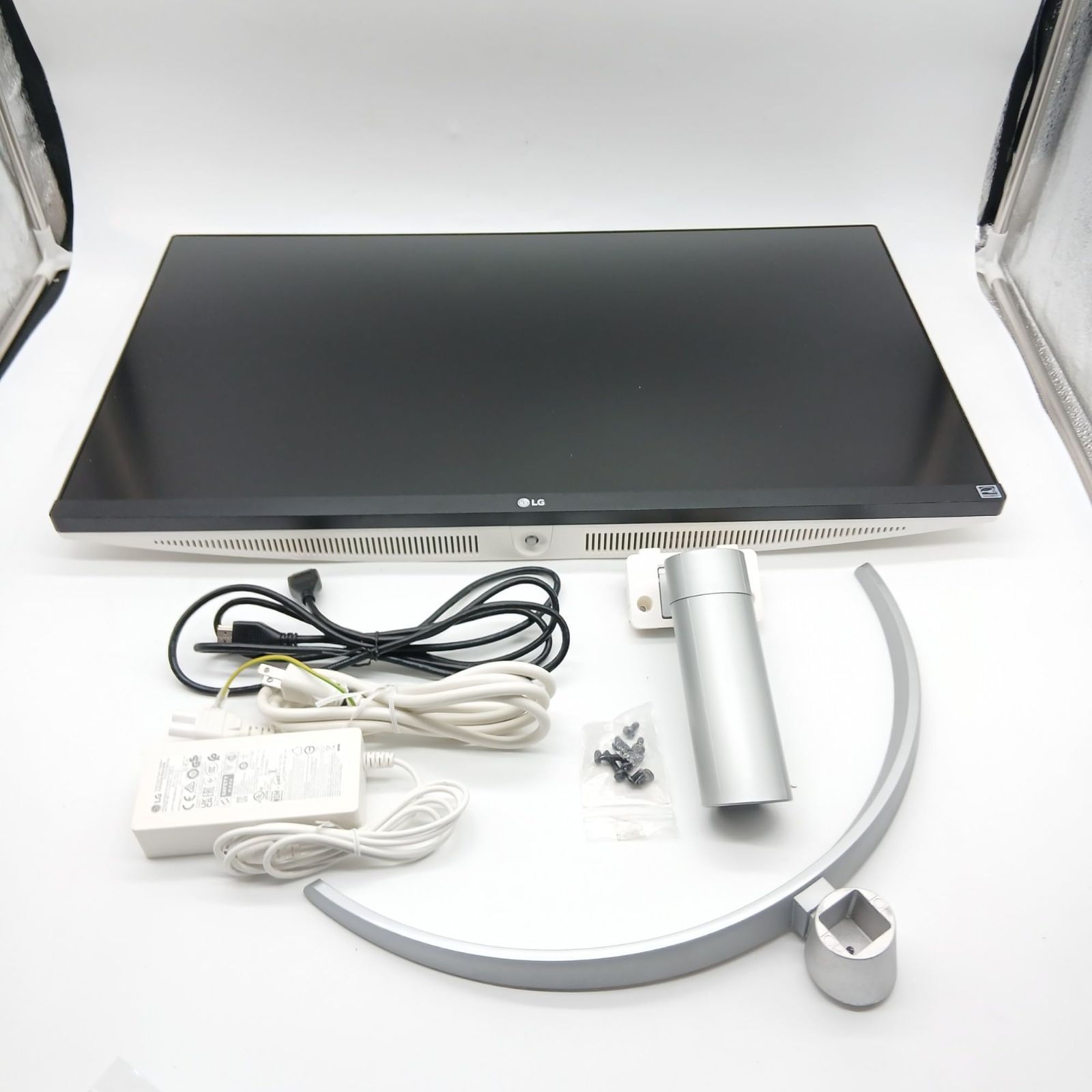 No.4316 LG モニター ディスプレイ 27UP600-W 27インチ 4K IPS非光沢 DCI-P3 95 DisplayHDR400 FreeSync ブルーライト低減 フリッカーセーフ機能 HDMI×2 DisplayPort