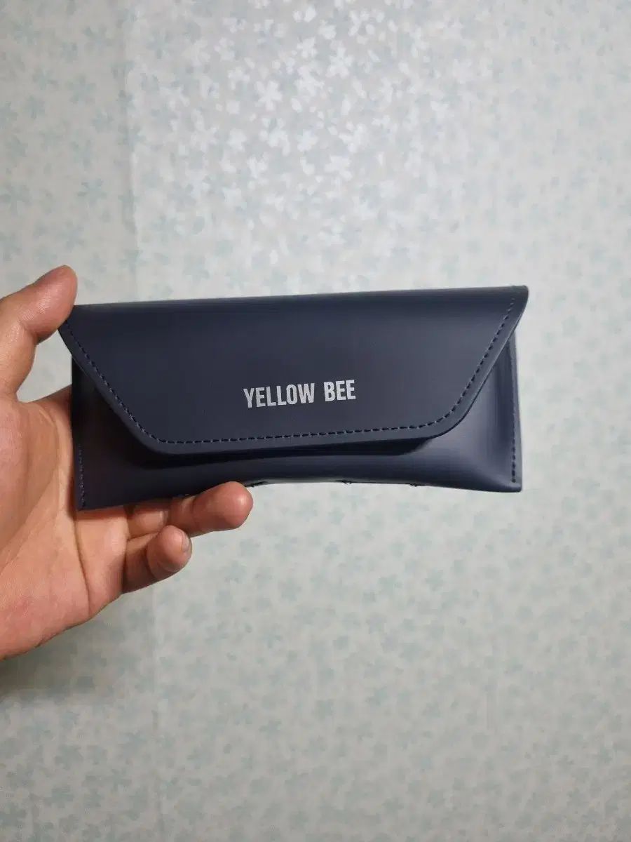 黄色いレインコート om 004 メガネ