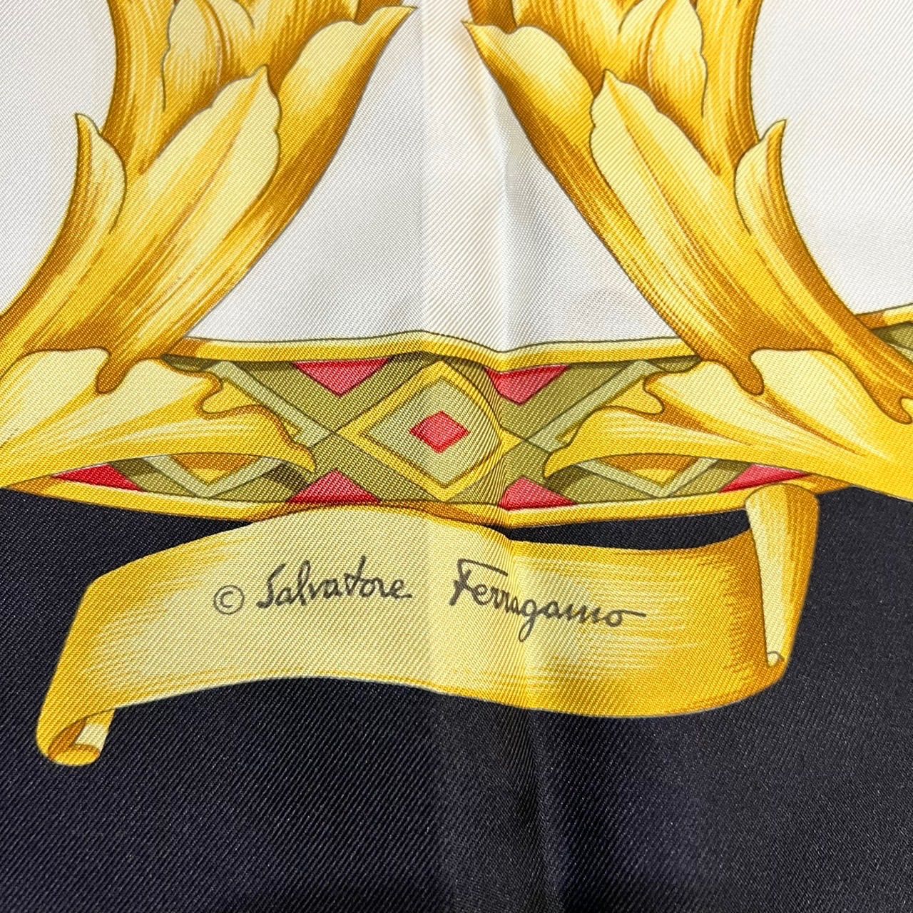 定番サイズ☆Salvatore Ferragamoフェラガモ シルク100％ 大判スカーフ