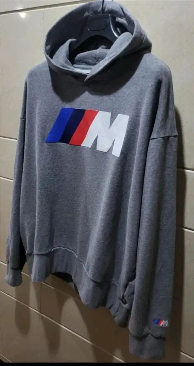 BMW M フードTシャツ 100