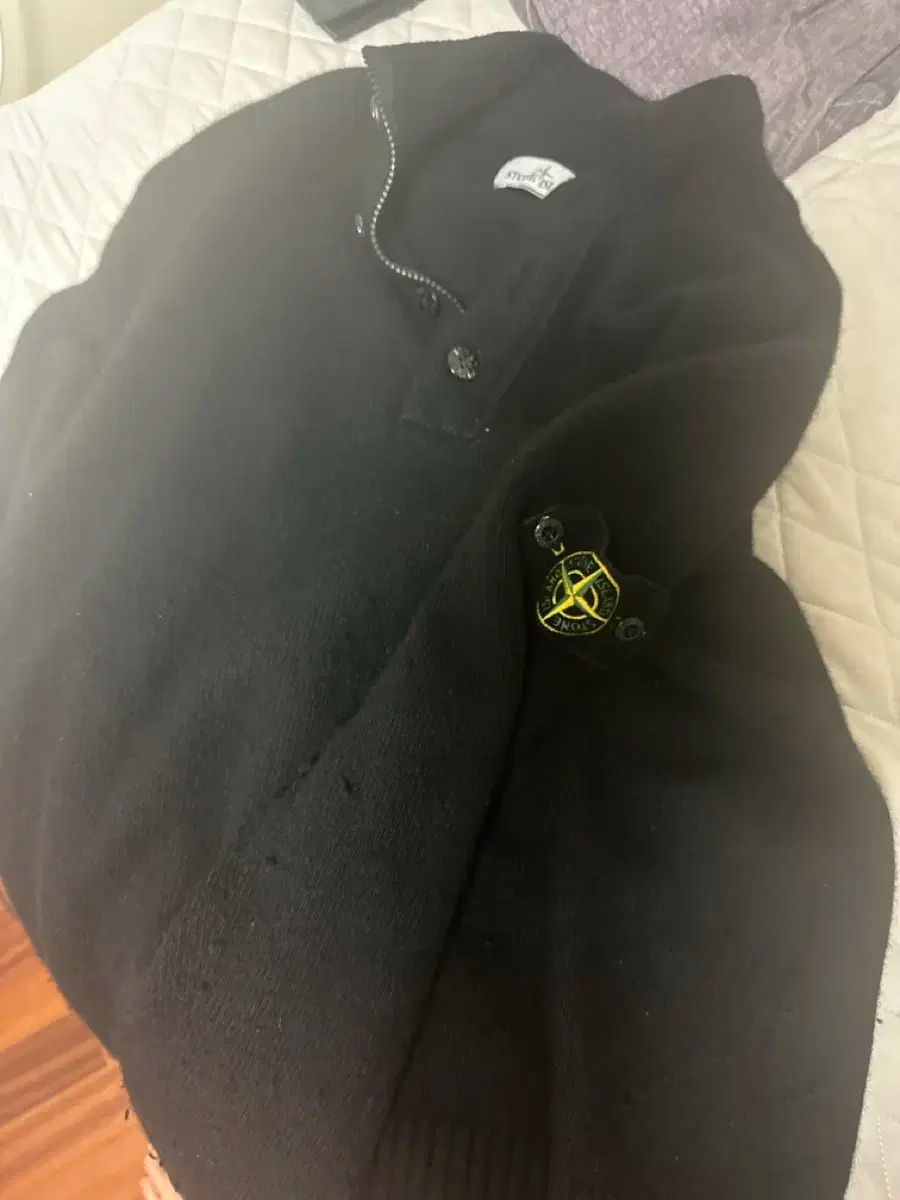 ストーンハーフジップアップニット