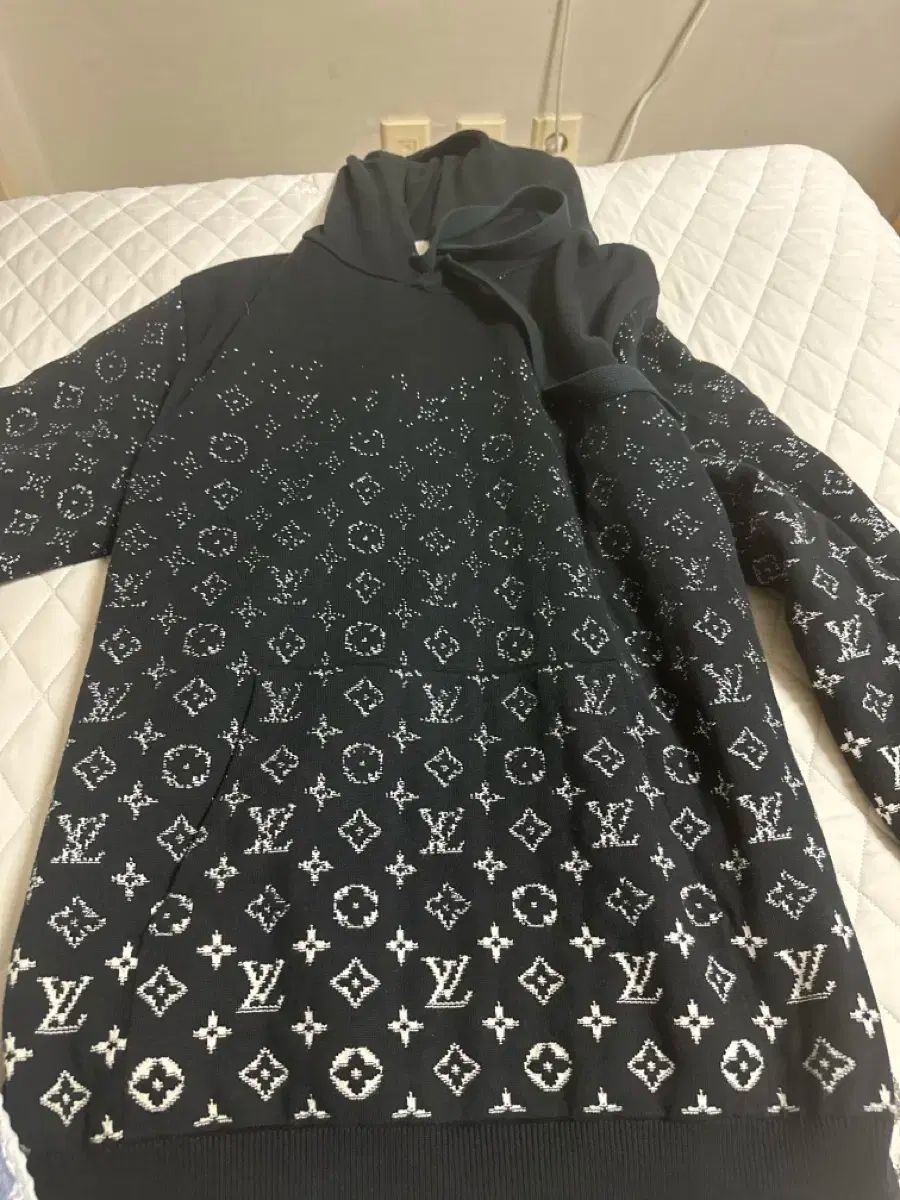 ルイヴィトン モノグラム グラデーション フード ブラック