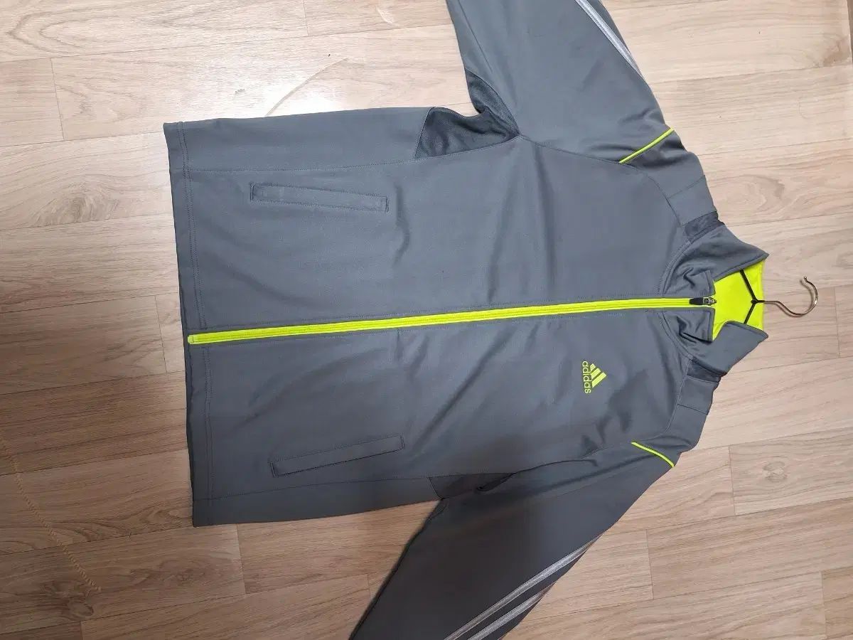 アディダス トレーニングウェア 上下セット グレー