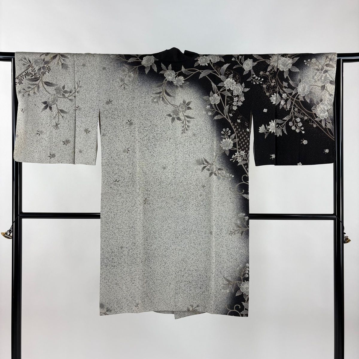 道中着 身丈101 5 cm 裄丈63 S 和装コート 草花 染め分け 金彩金彩 黒灰 正絹