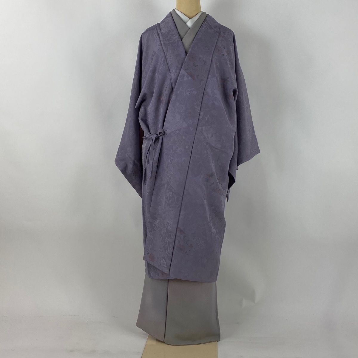 道中着 身丈106 cm 裄丈66.5 M 地紋 花唐草 紫 正絹