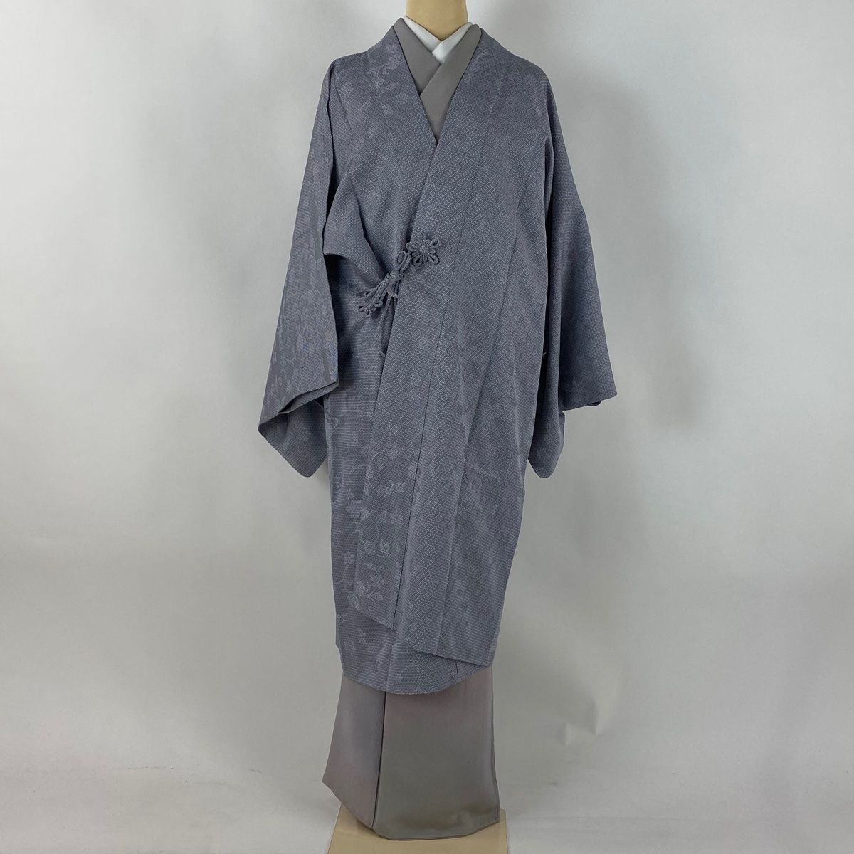 道中着 身丈109 cm 裄丈69.5 L 和装コート 地紋 菊亀甲文 青灰色 正絹