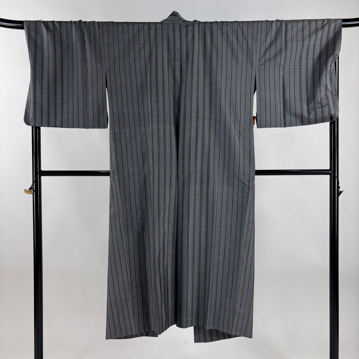 道中着 身丈135 5 cm 裄丈70 L 紬地 和装コート 着物衿 縦縞 灰色 正絹