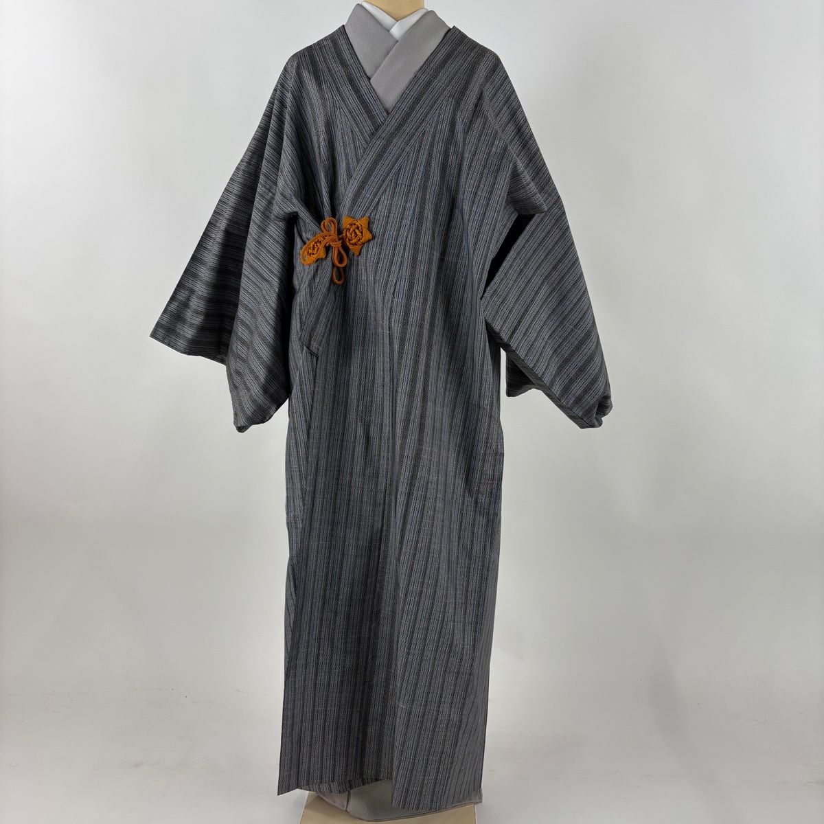 道中着 身丈135 5 cm 裄丈70 L 紬地 和装コート 着物衿 縦縞 灰色 正絹