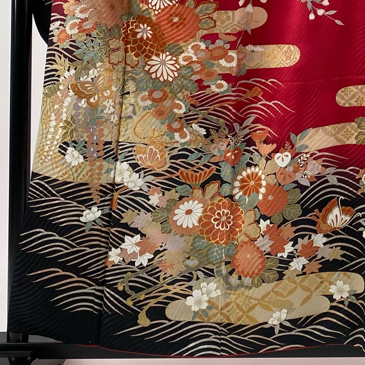 振袖 身丈158 5 cm 裄丈66 M 袷 菊 蝶 金彩 ぼかし 赤 正絹 秀品