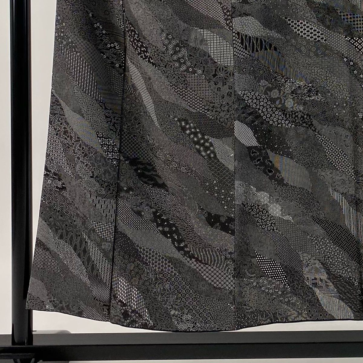 江戸小紋 身丈153 cm 裄丈66 M 袷 砂川健一 落款 菊 寄せ柄 黒 正絹 秀品