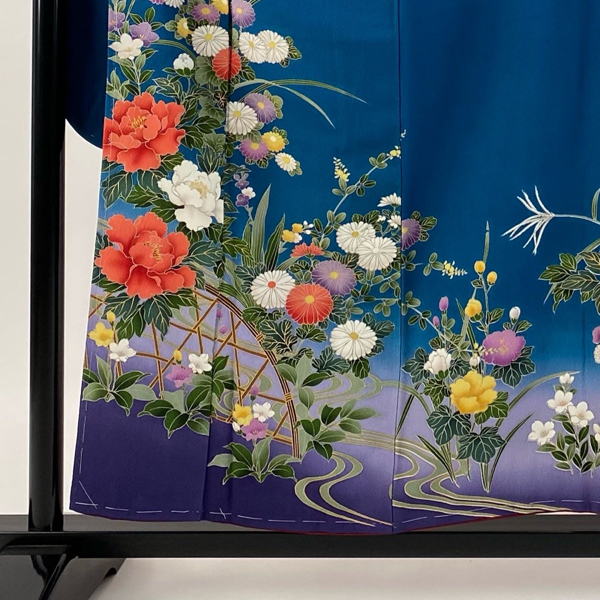 振袖 身丈156 cm 裄丈66 5 M 袷 牡丹 菊 金彩 ぼかし 青 正絹 秀品